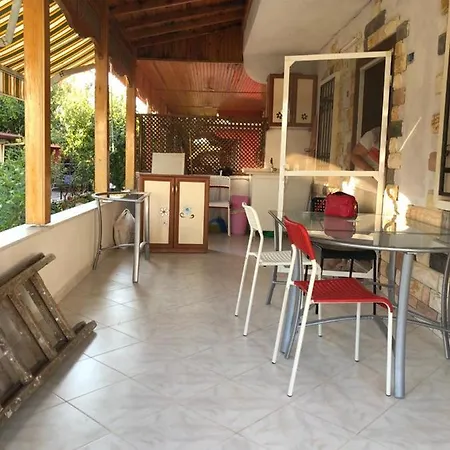 Forest View Entire House 쿠사다시